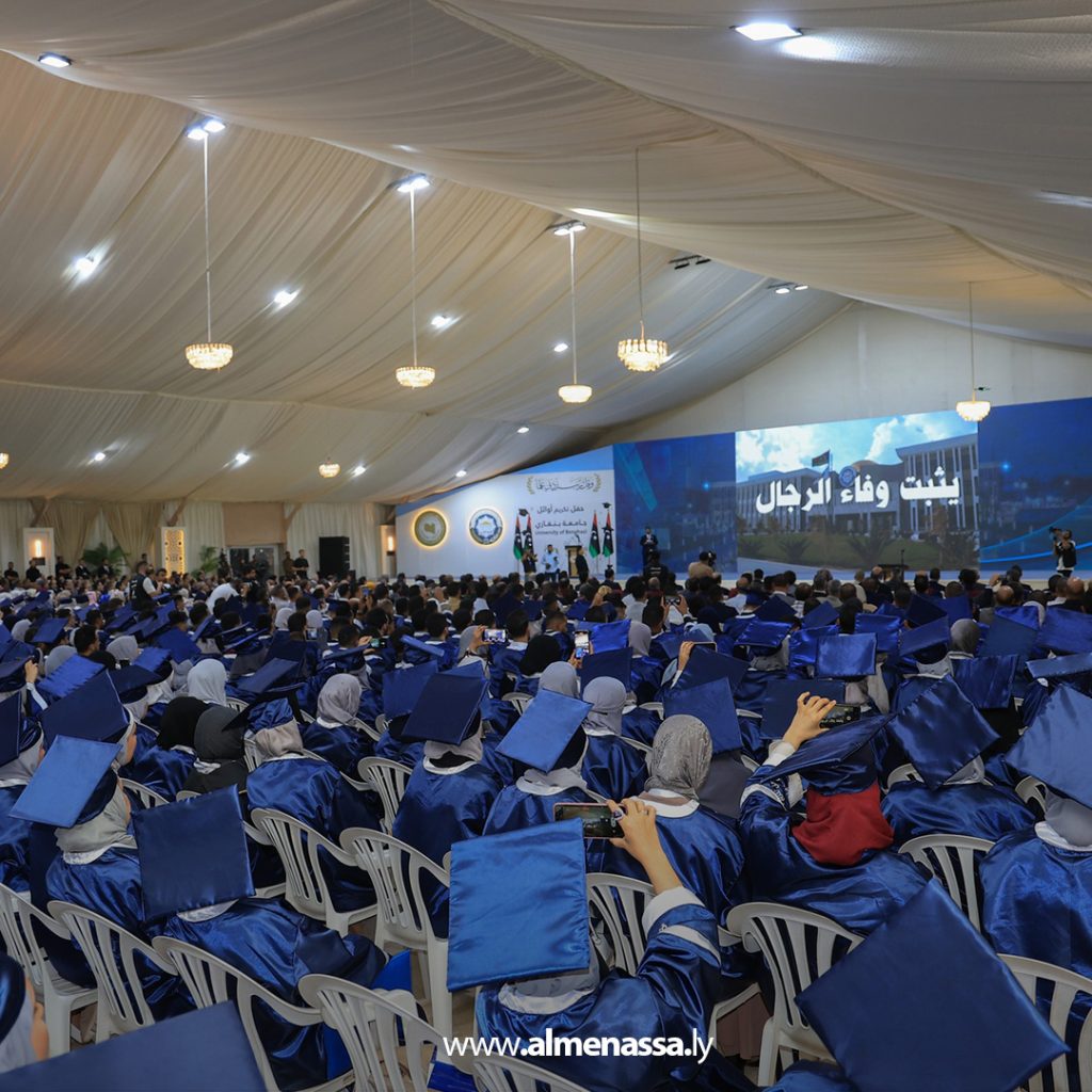 extra11111111111111111 6 القائد العام يكرم أوائل جامعة بنغازي ويعلن إيفادهم للدراسة في الخارج