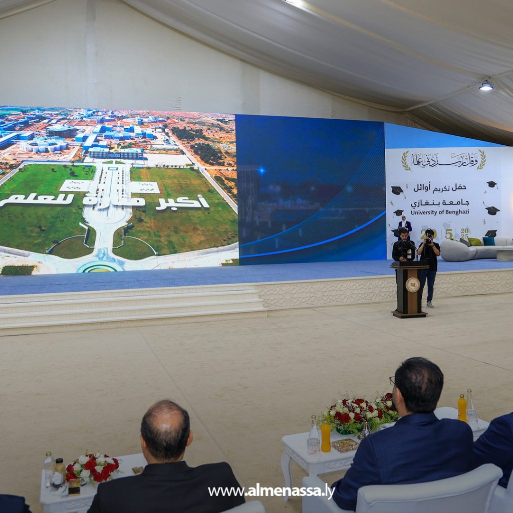 extra111111111111111111 4 القائد العام يكرم أوائل جامعة بنغازي ويعلن إيفادهم للدراسة في الخارج