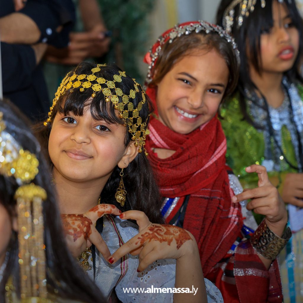 extra1111111111111111111111 1 القائد العام يكرم أوائل جامعة بنغازي ويعلن إيفادهم للدراسة في الخارج