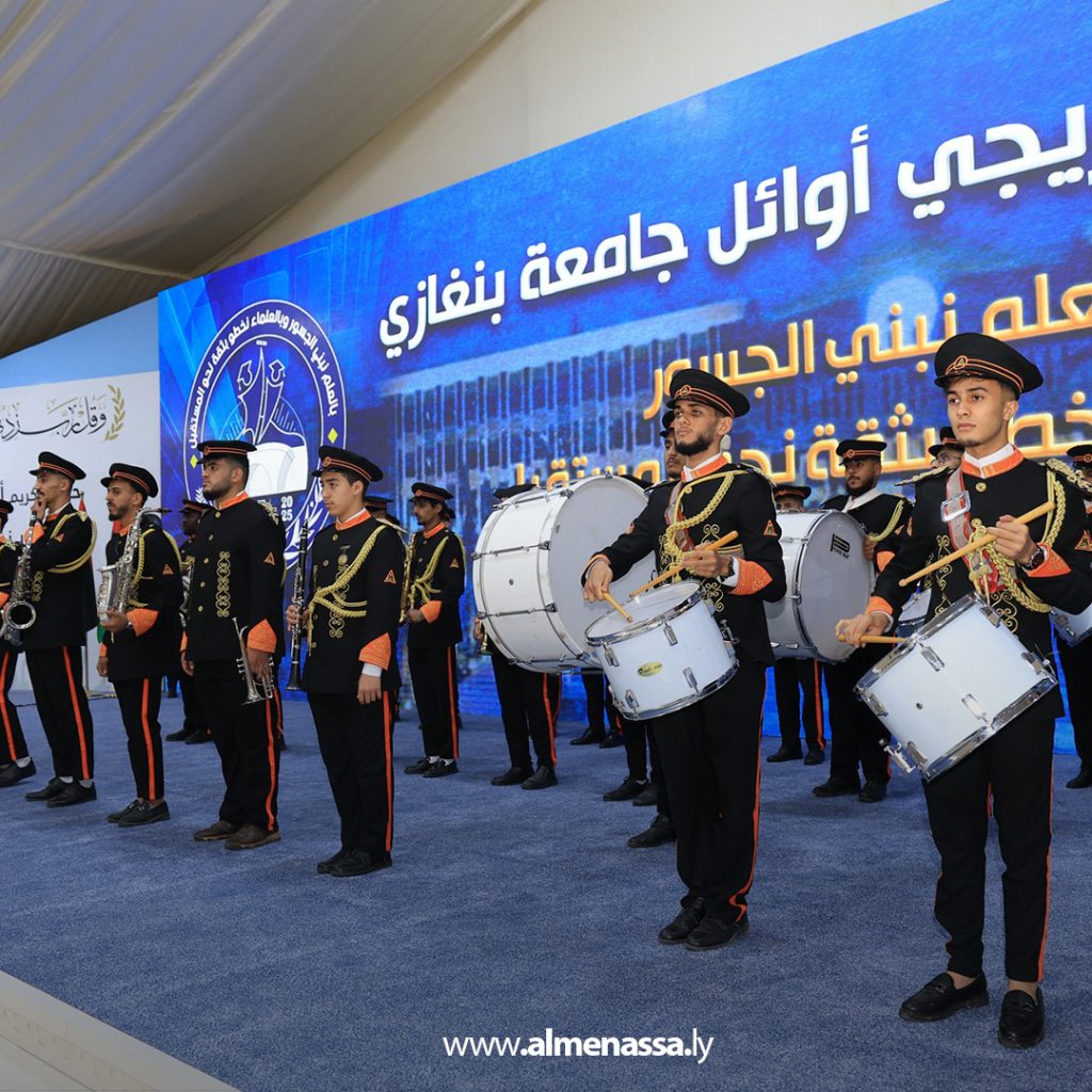 extra1111111111111111111111111 1 القائد العام يكرم أوائل جامعة بنغازي ويعلن إيفادهم للدراسة في الخارج