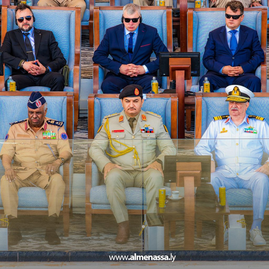 extra111111111111111111111111111 المشير حفتر والمستشار عقيلة صالح يصلان المدينة العسكرية ويعطيان إشارة انطلاق العرض العسكري في الذكرى الـ11 لثورة الكرامة