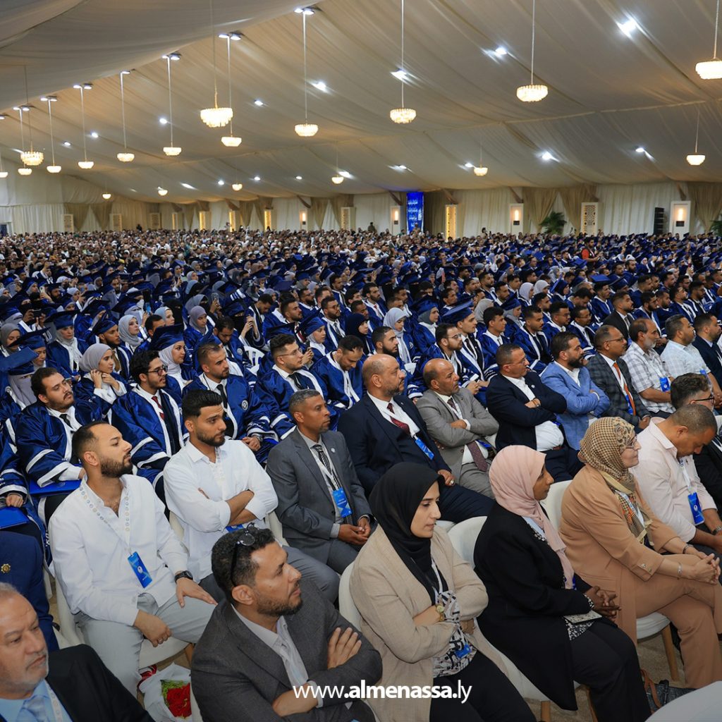 extra1111111111111111111111111111111 1 القائد العام يكرم أوائل جامعة بنغازي ويعلن إيفادهم للدراسة في الخارج