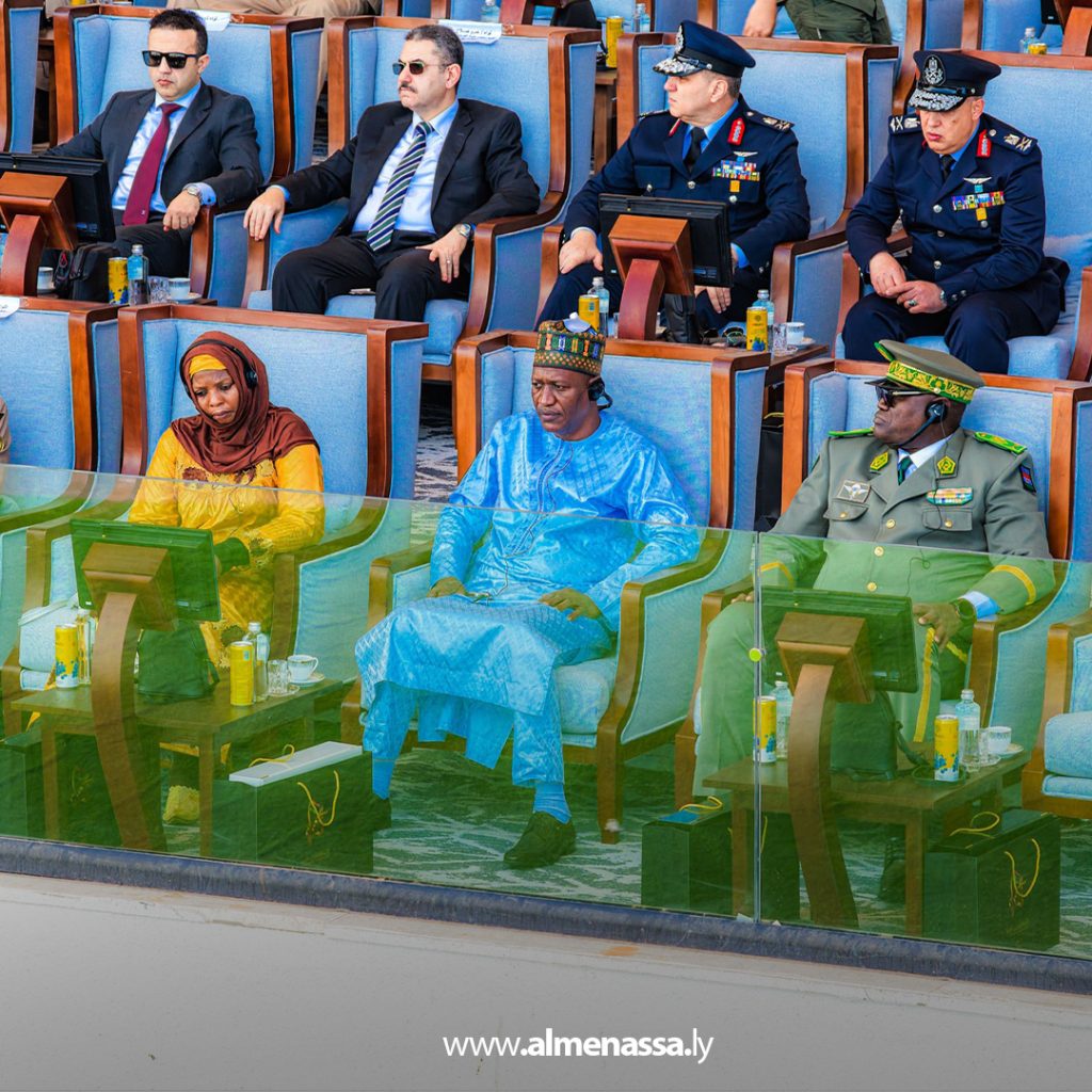 extra111111111111111111111111111111111 المشير حفتر والمستشار عقيلة صالح يصلان المدينة العسكرية ويعطيان إشارة انطلاق العرض العسكري في الذكرى الـ11 لثورة الكرامة