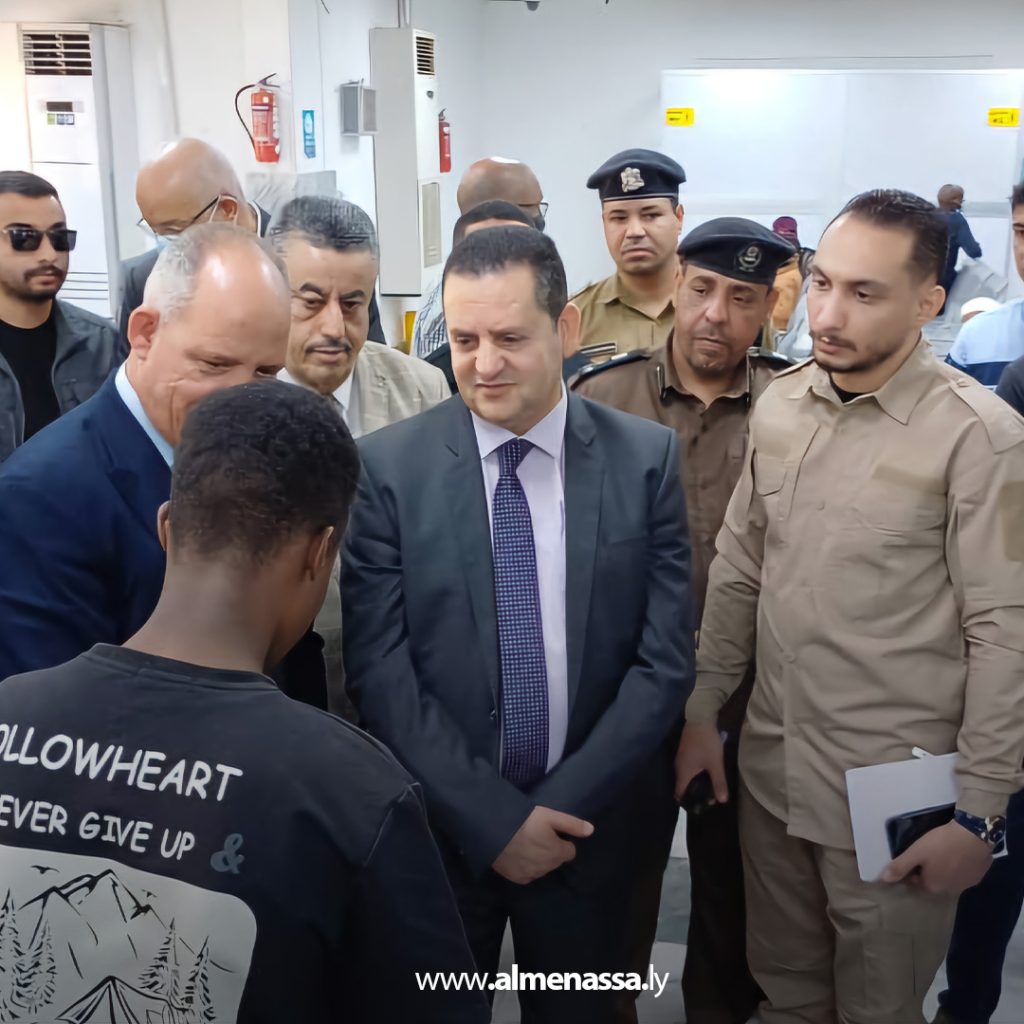 extra222222 وزير الخارجية يزور سبها ويطّلع على أوضاع جهاز مكافحة الهجرة غير الشرعية