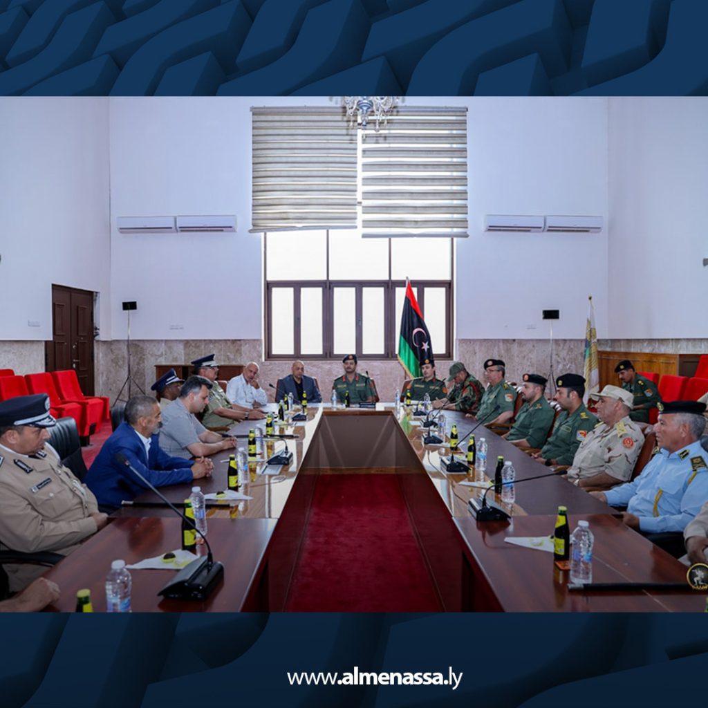 04 21 الفريق ركن خالد حفتر يترأس اجتماعا أمنيا في البيضاء لبحث جاهزية الوحدات الأمنية والعسكرية