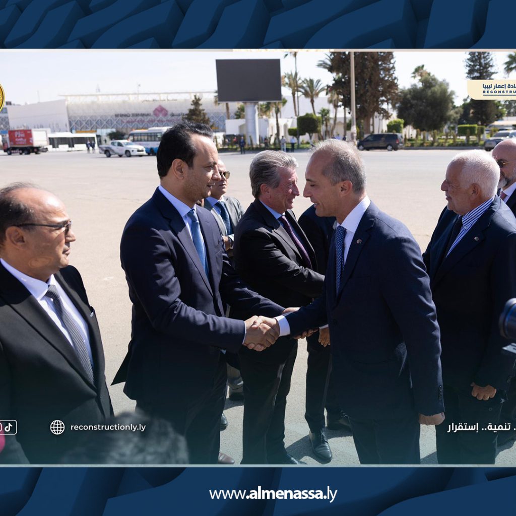 04 33 بنغازي تستقبل أولى رحلات الخطوط الجوية الإيطالية من روما بعد انقطاع 13 عاما
