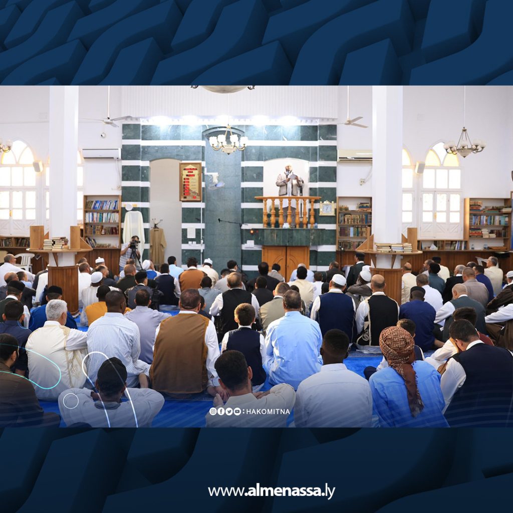 06 2  الدبيبة يحضر صلاة عيد الأضحى في منطقة رأس التوتة بمصراتة