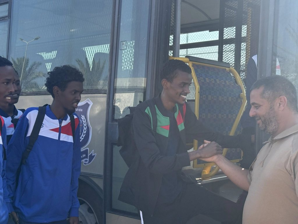 1 8 ترحيل مهاجرين صوماليين غير شرعيين من ليبيا عبر مطار معيتيقة