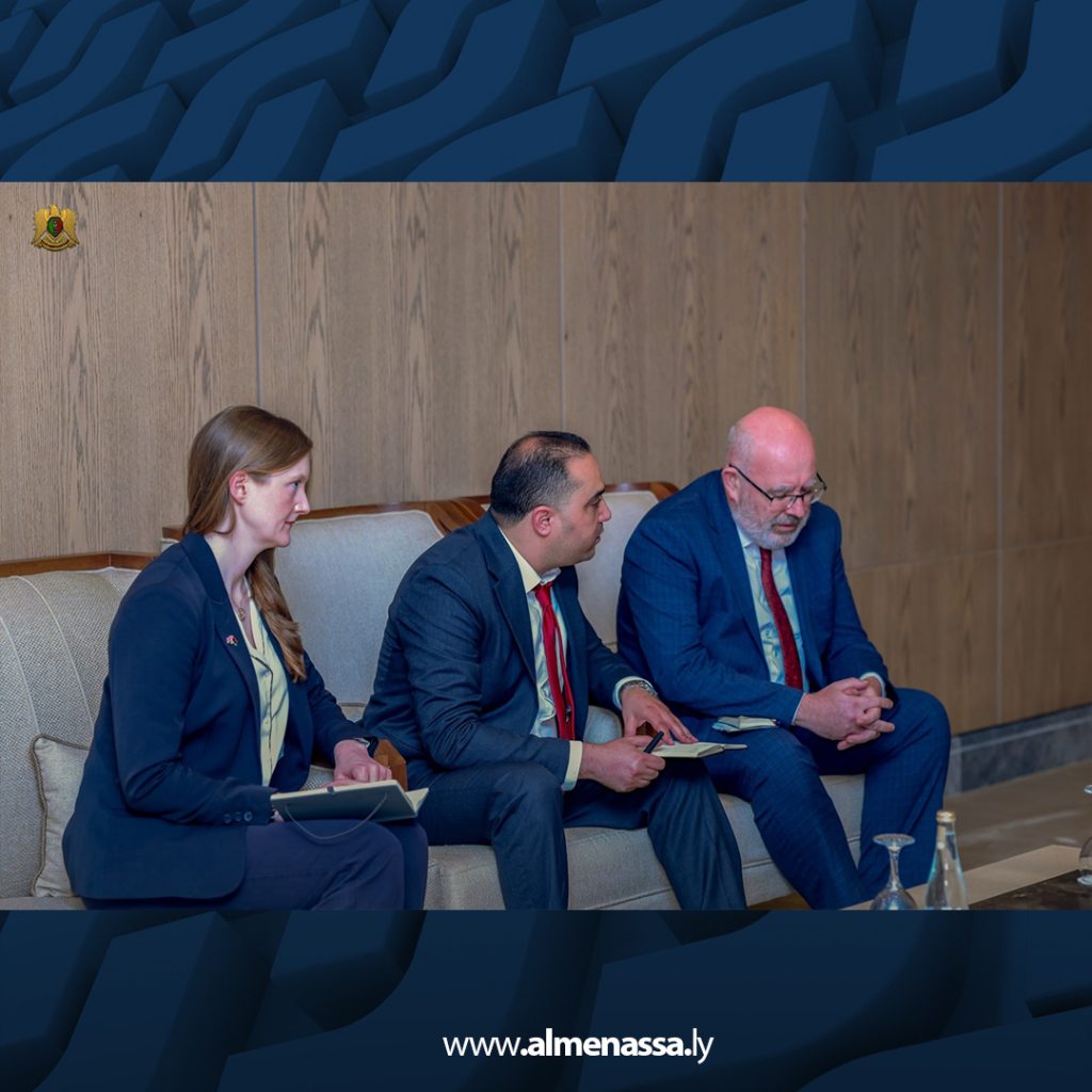 القائد العام يبحث مع سفير المملكة المتحدة آخر المستجدات السياسية على الساحة المحلية والإقليمية 2 Extra 105.jpg1 105