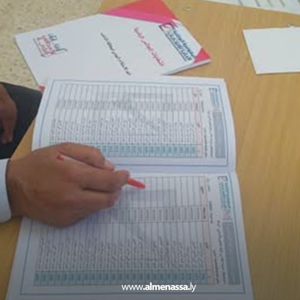 Extra 334 تواصل عملية توزيع بطاقة (ناخب) بمراكز التوزيع بالبلديات