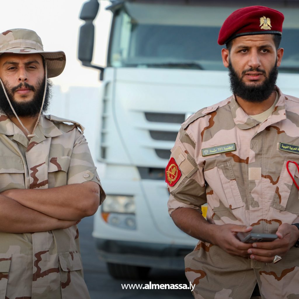 Extra 344 الكتيبة 101 مشاة تضبط كميات كبيرة من الوقود والمخدرات معدّة للتهريب جنوب البلاد