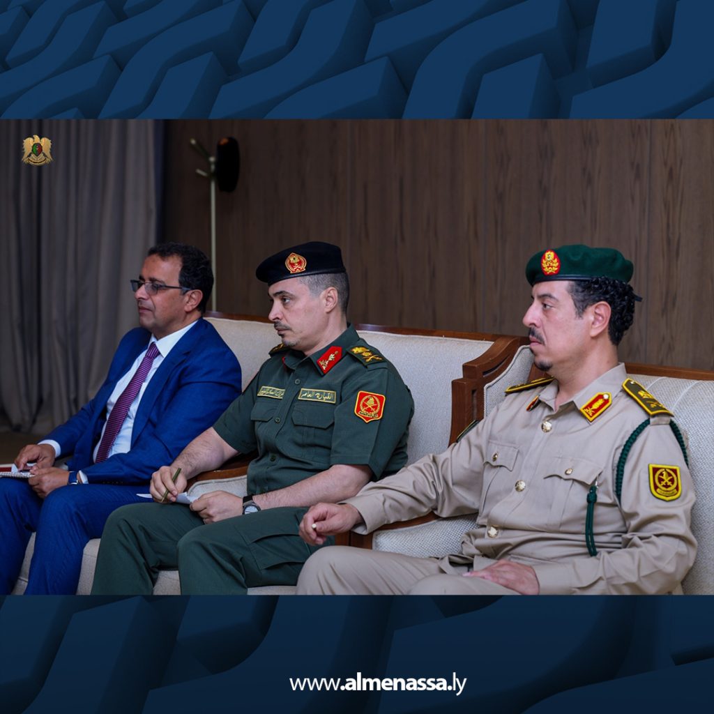 القائد العام يبحث مع سفير المملكة المتحدة آخر المستجدات السياسية على الساحة المحلية والإقليمية 3 Extra 83.jpg3 83