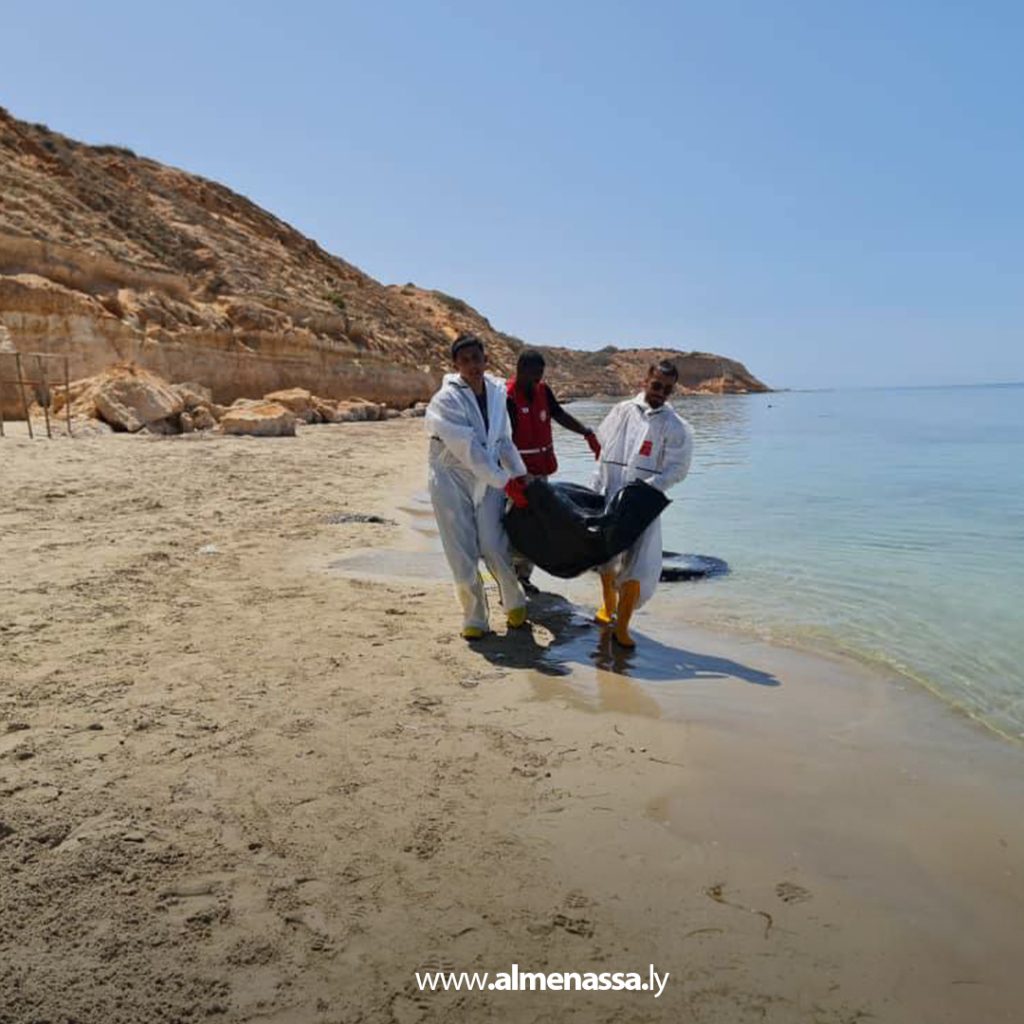 Extra 95 فريق إدارة الجثث بالهلال الأحمر الليبي فرع طرابلس ينتشل جثة من شاطئ تاجوراء