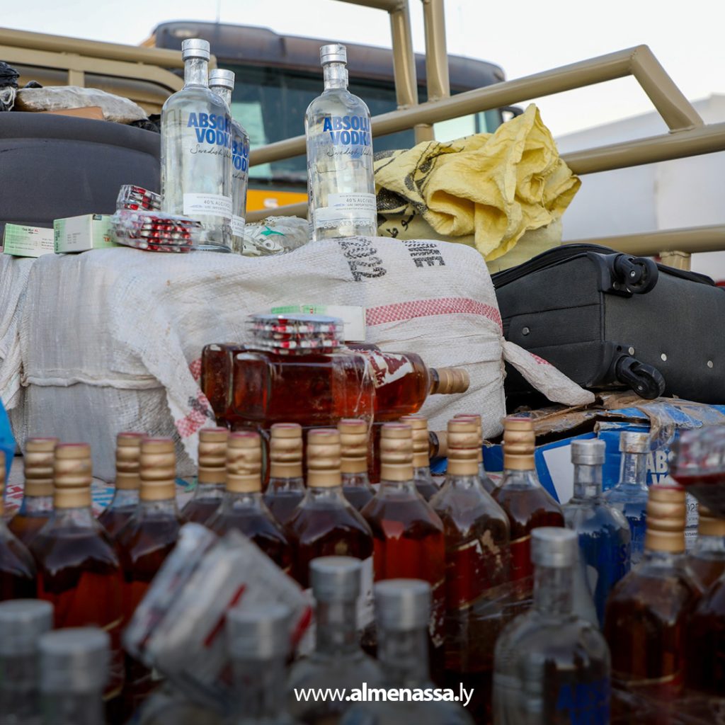 Extra111 121 الكتيبة 101 مشاة تضبط كميات كبيرة من الوقود والمخدرات معدّة للتهريب جنوب البلاد