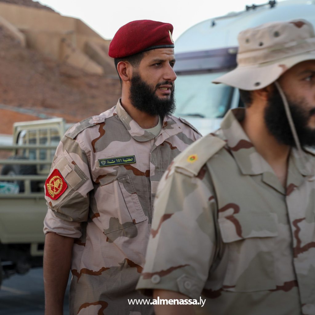 Extra111111 61 الكتيبة 101 مشاة تضبط كميات كبيرة من الوقود والمخدرات معدّة للتهريب جنوب البلاد