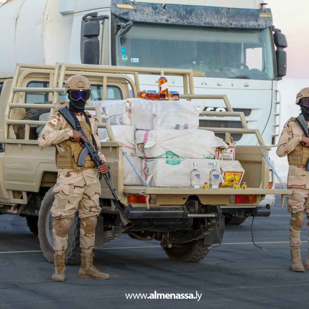 Extra111111111 30 الكتيبة 101 مشاة تضبط كميات كبيرة من الوقود والمخدرات معدّة للتهريب جنوب البلاد