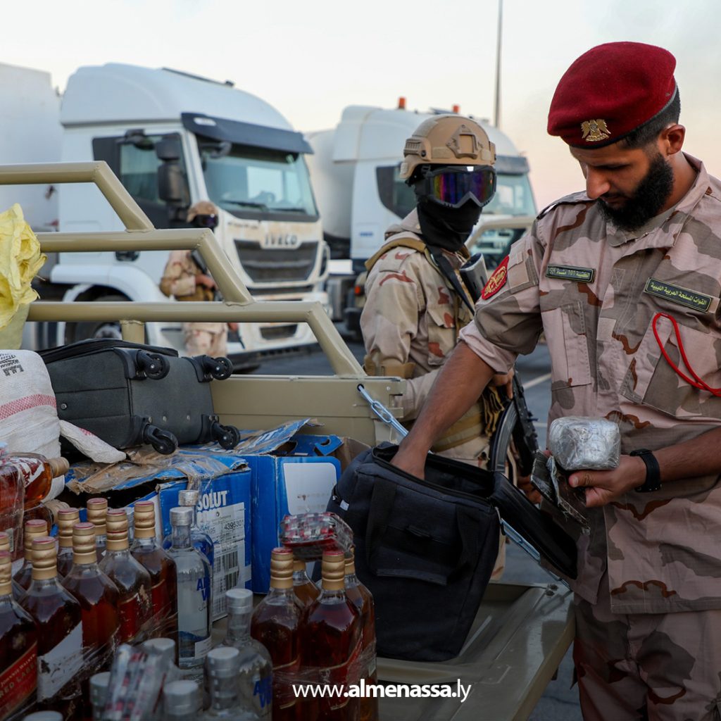 Extra111111111111 15 الكتيبة 101 مشاة تضبط كميات كبيرة من الوقود والمخدرات معدّة للتهريب جنوب البلاد