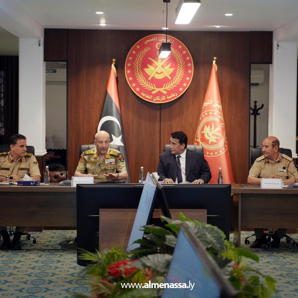 extra 106 المنفي يعقد اجتماعًا عسكريًا موسعًا لمتابعة الأوضاع الأمنية في طرابلس