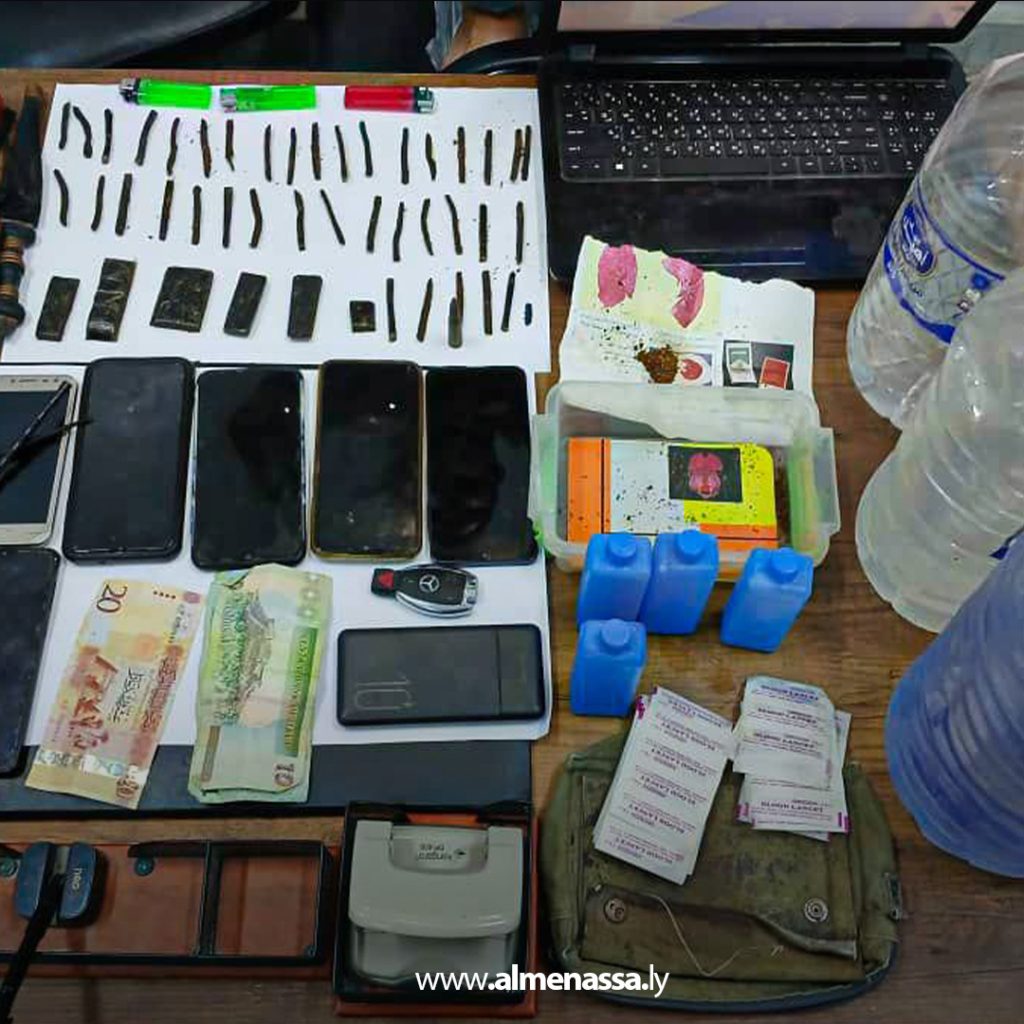 extra 171 أمن أجدابيا يضبط مصنعًا للخمور ويصادر كمية من الحشيش