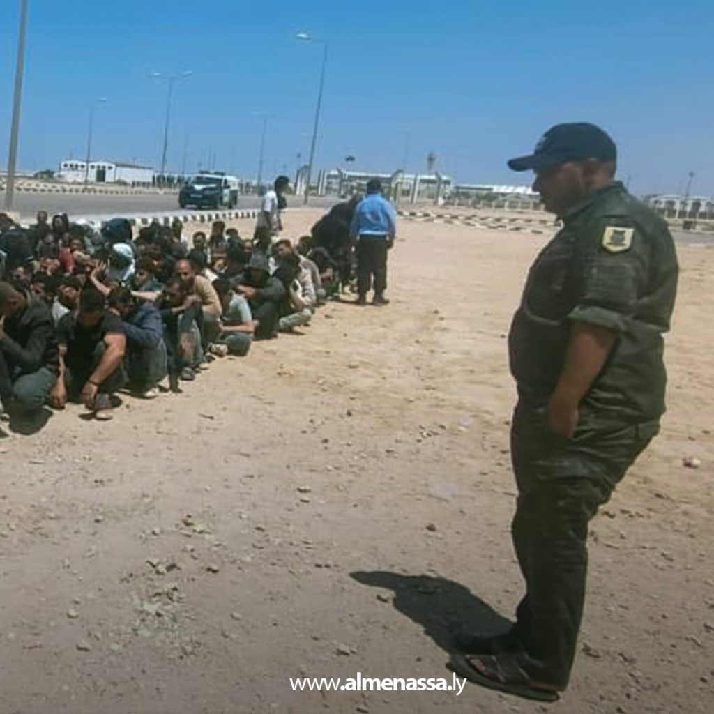 extra1 101 جهاز مكافحة الهجرة غير الشرعية فرع طبرق  يرحل 147 مهاجرا عبر منفذ أمساعد