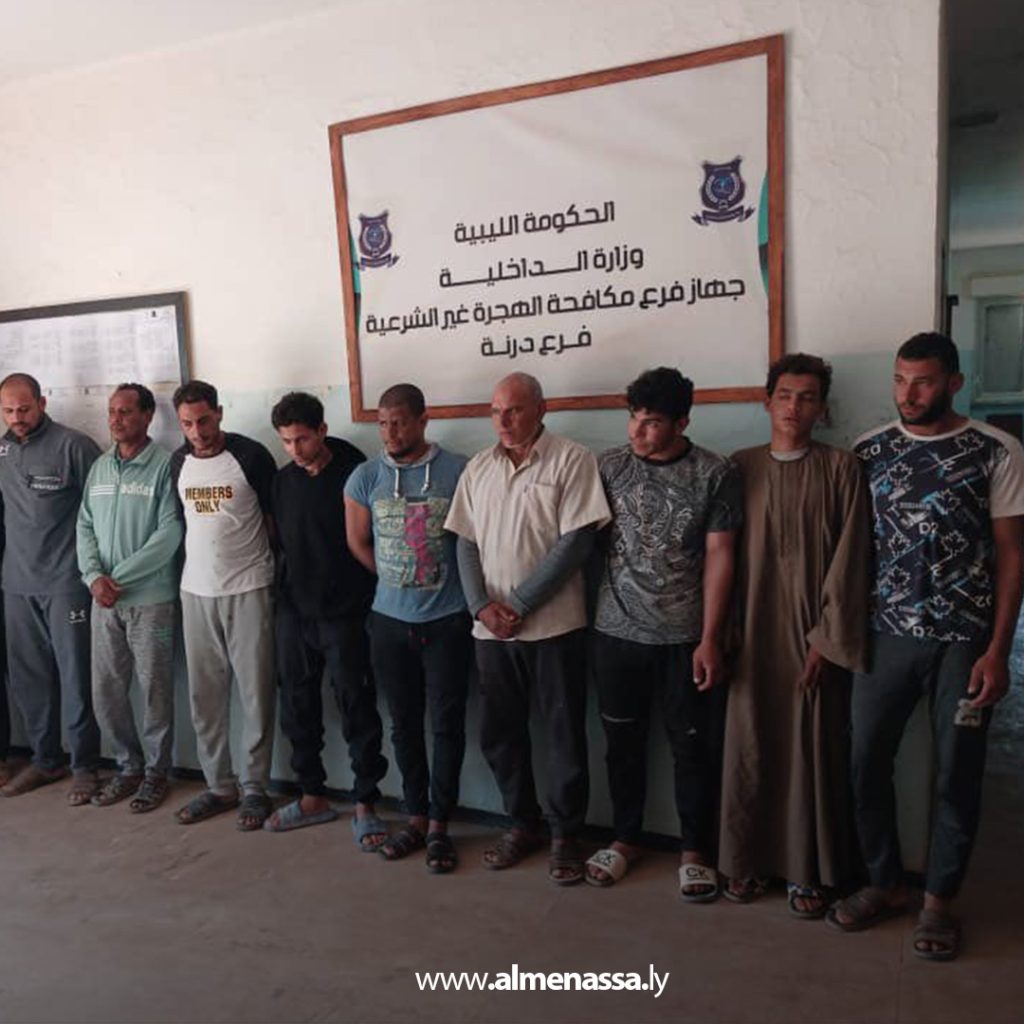 extra1 121 جهاز مكافحة الهجرة غير الشرعية فرع درنة يرحّل 14 مهاجرًا مصريًا عبر منفذ إمساعد