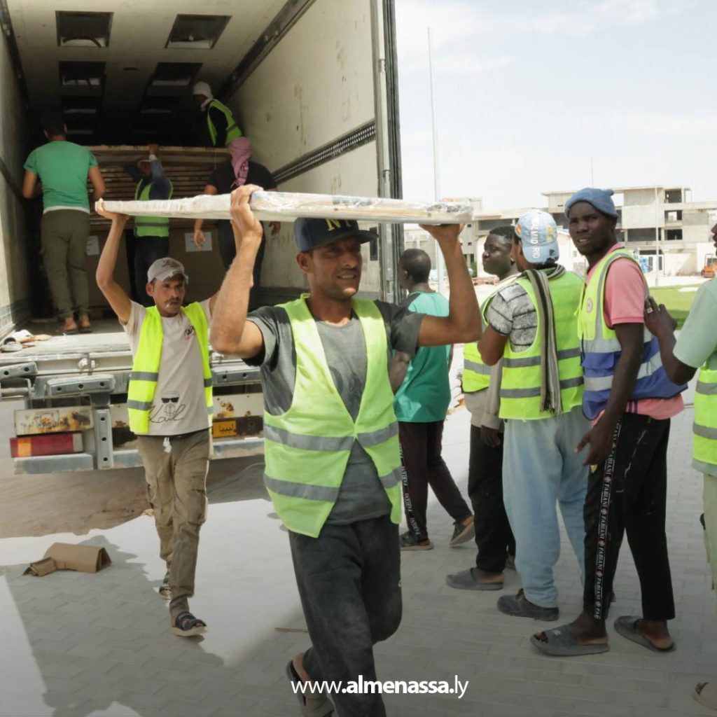extra1 175 جامعة سرت تستقبل شحنة من احتياجات القاعات الدراسية مقدمة من صندوق التنمية وإعادة اعمار ليبيا