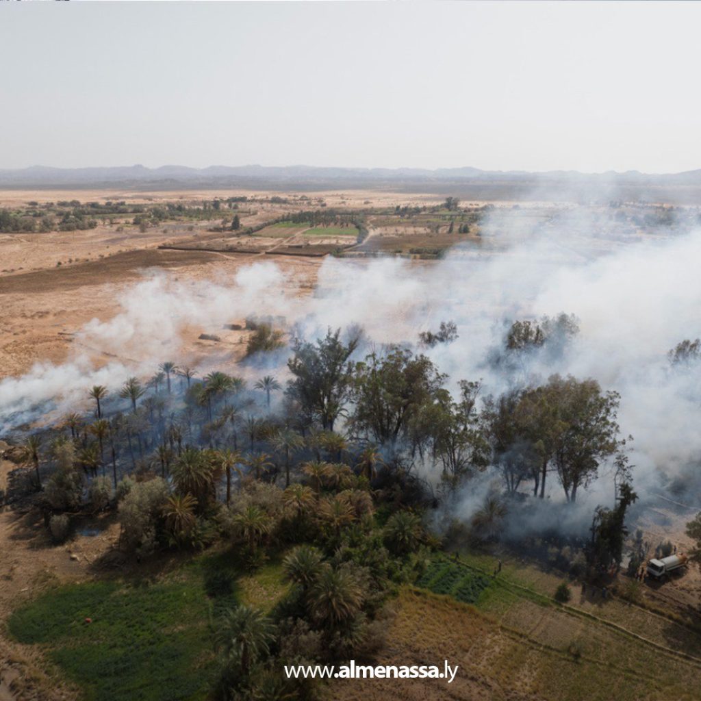 extra1 180 فرق إطفاء شركة زلاف تخمد حريقًا في مزارع العوينات