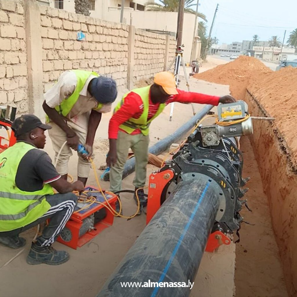 extra1 201 تواصل أعمال تركيب خطوط الإمدادات المائية في تاجوراء
