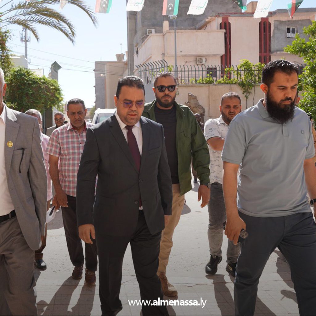 extra1 4 وزير التربية والتعليم يتفقد سير امتحانات شهادة إتمام مرحلة التعليم الأساسي في بلدية أبوسليم