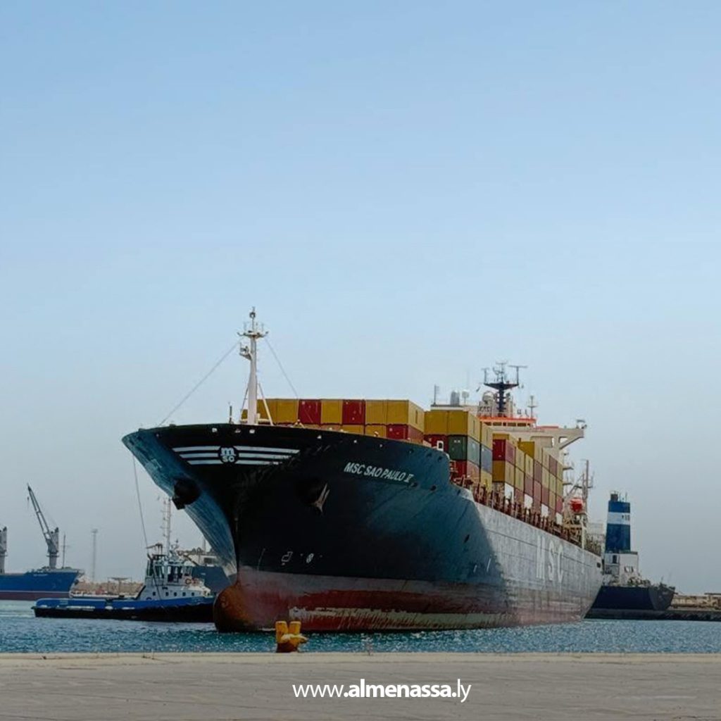 extra1 53 ميناء الخمس يستقبل شحنة حاويات من بين الأكبر في تاريخه