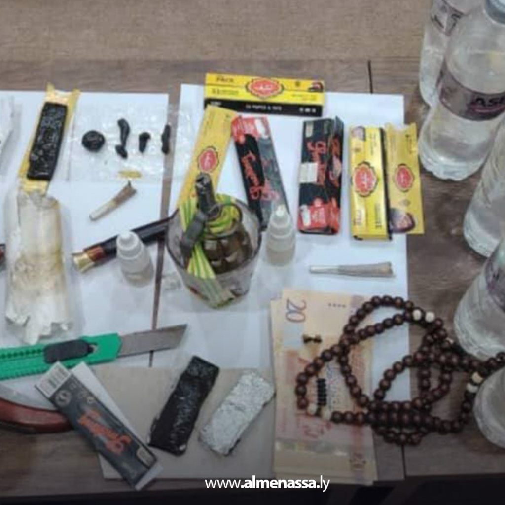 extra1 58 وحدة البحث الجنائي بالجبل الأخضر تضبط مخدرات وأسلحة في عملية أمنية نوعية 