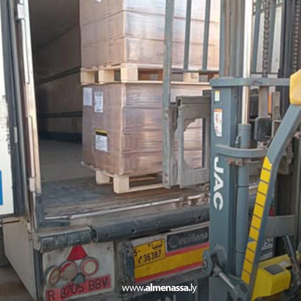 extra1 69 الإمداد الطبي بطرابلس يتسلم شحنة من مشغلات الكلى تحوي أكثر من 52 ألف غسلة  