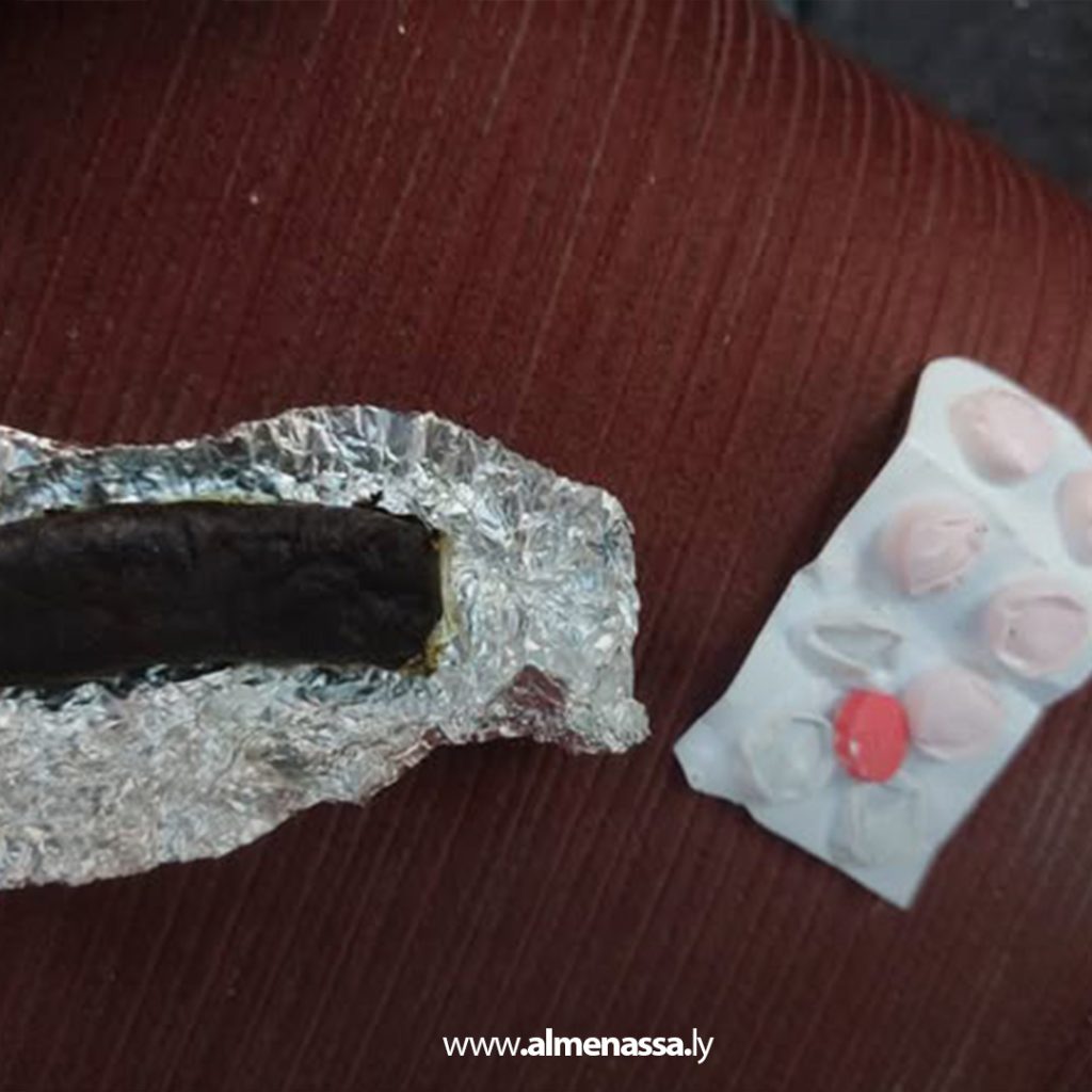 extra1 74 أمن الجبل الأخضر يضبط كمية من مخدر الحشيش وحبوب هلوسة