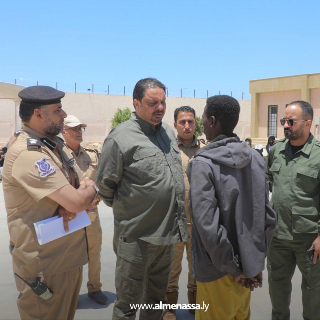 extra11 11 ترحيل 344 مهاجرًا غير شرعي من مركز إيواء بنغازي الكبرى إلى الكفرة تمهيدًا لإعادتهم لبلدانهم