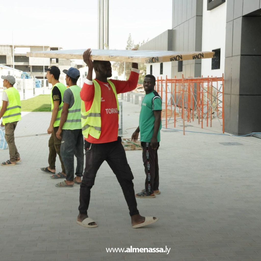 extra11 122 جامعة سرت تستقبل شحنة من احتياجات القاعات الدراسية مقدمة من صندوق التنمية وإعادة اعمار ليبيا