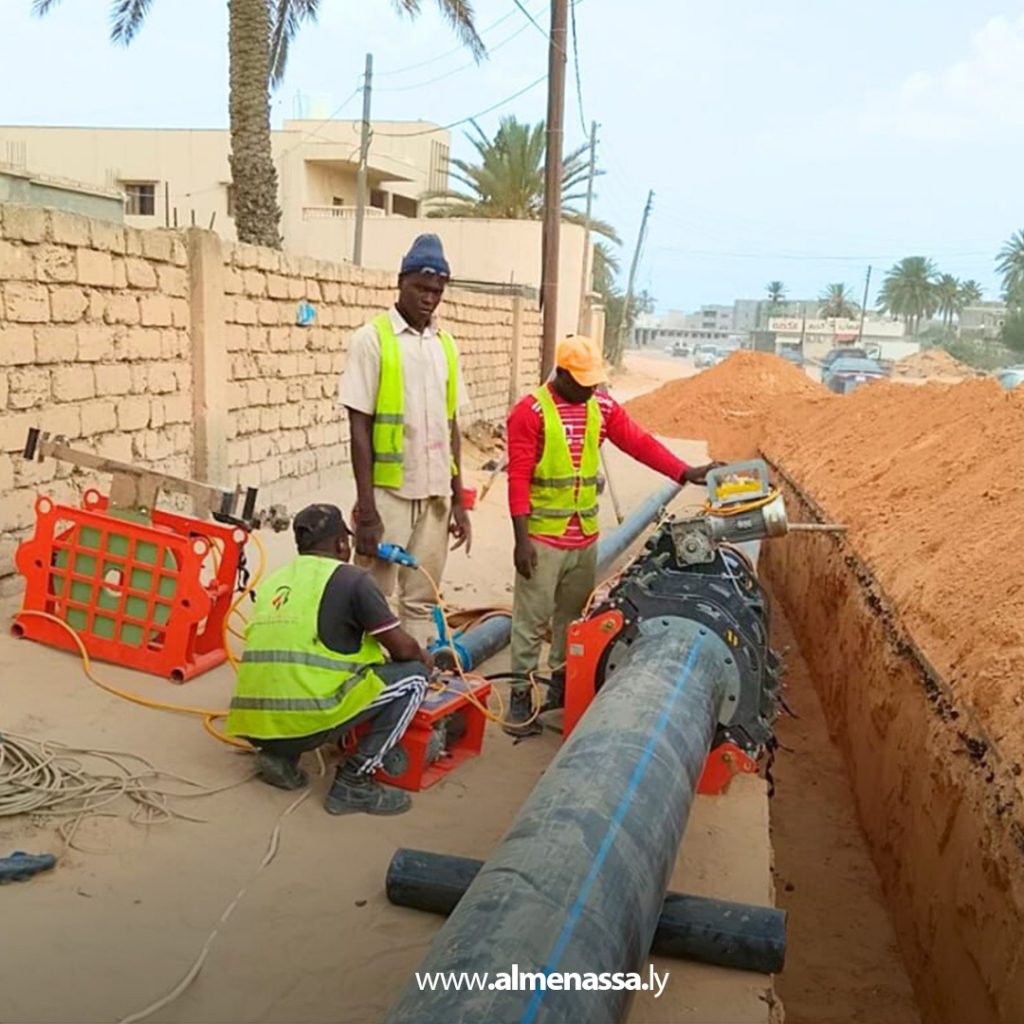 extra11 143 تواصل أعمال تركيب خطوط الإمدادات المائية في تاجوراء