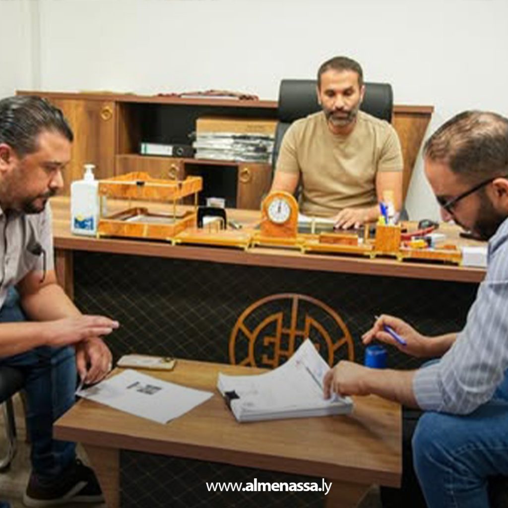 extra11 23 عميد بلدية الأصابعة يتسلم 154 صكاً لتعويض المتضررين من الحرائق بالمدينة