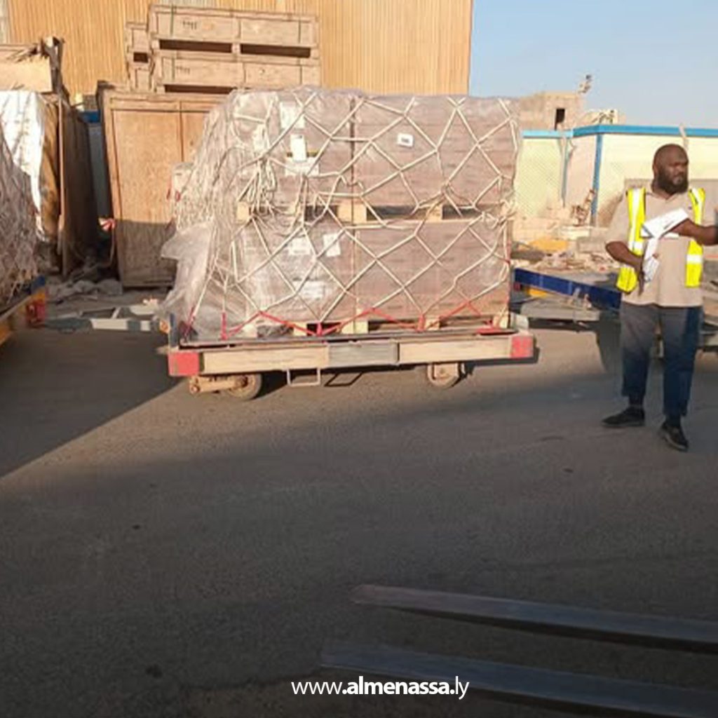 extra11 52 الإمداد الطبي بطرابلس يتسلم شحنة من مشغلات الكلى تحوي أكثر من 52 ألف غسلة  