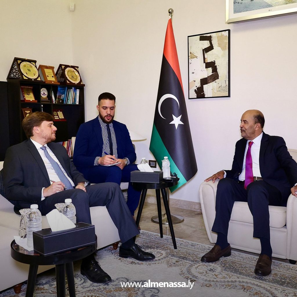 extra11 61 الكوني يستقبل سفير مملكة إسبانيا لدى ليبيا ويبحثان سبل دعم الاستقرار والتعاون المشترك