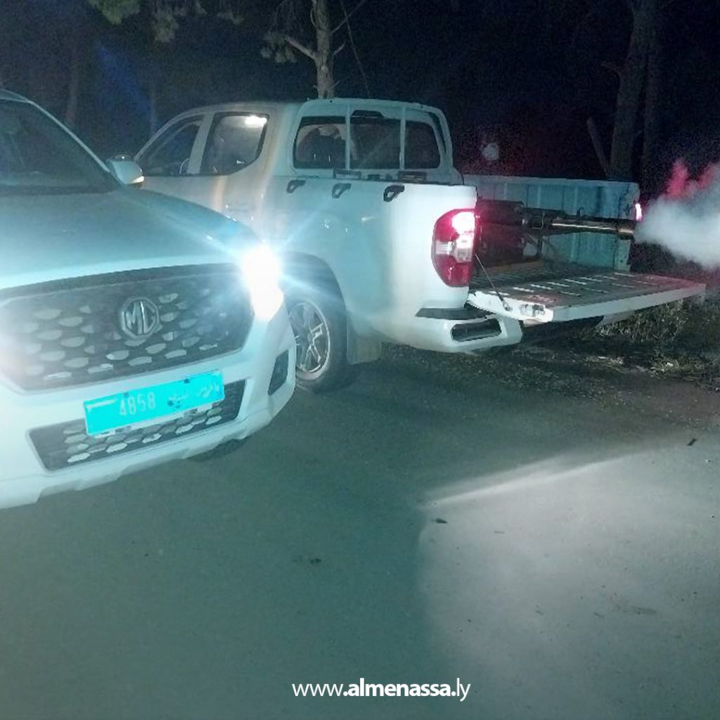 extra111 29 بلدية الأصابعة تطلق حملة موسعة لمكافحة حشرات الجراد في محلة الضوه