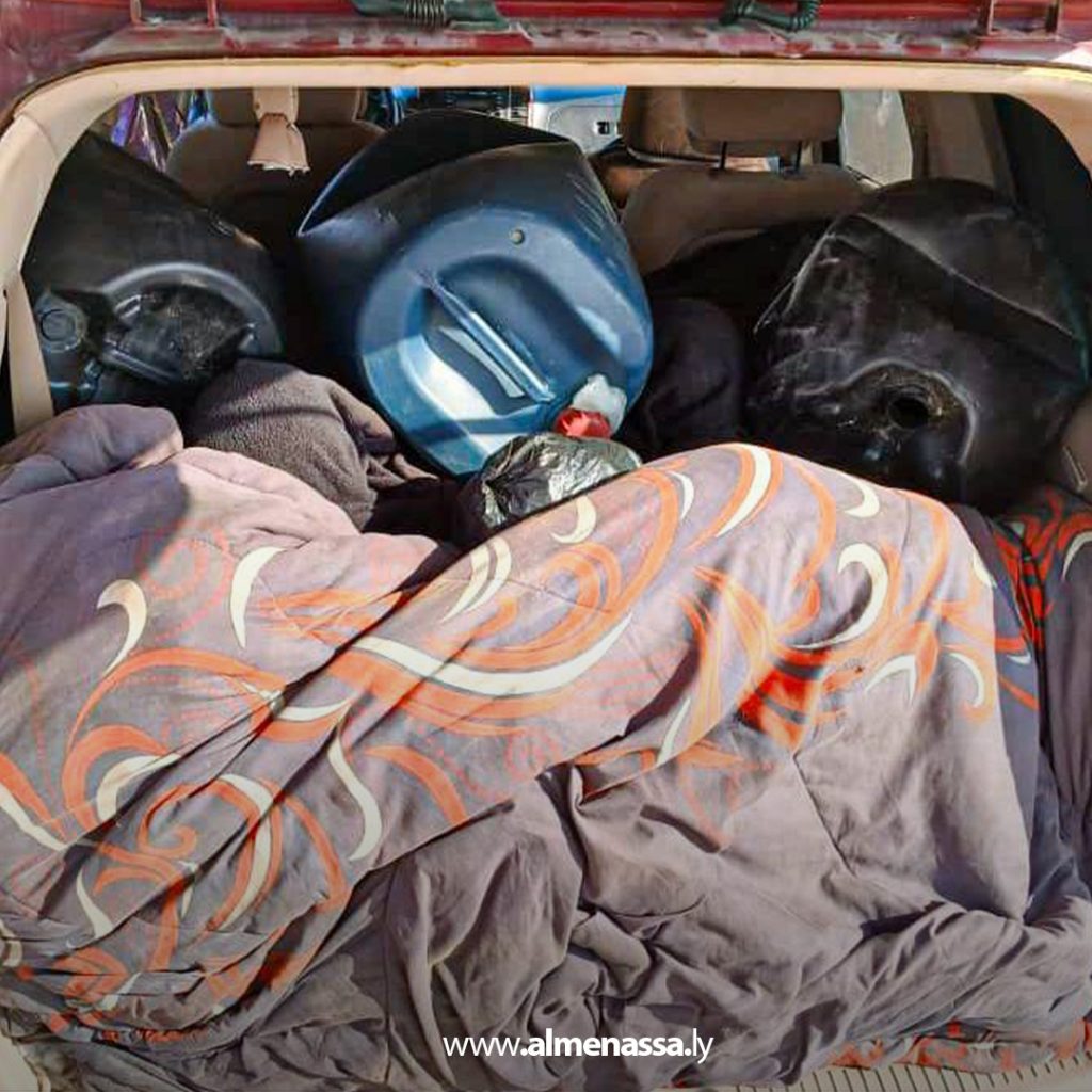 extra111 60 استيقاف أمني في بوابة الـ 40 يضبط 9 مهاجرين غير شرعيين داخل مركبة قادمة من سبها