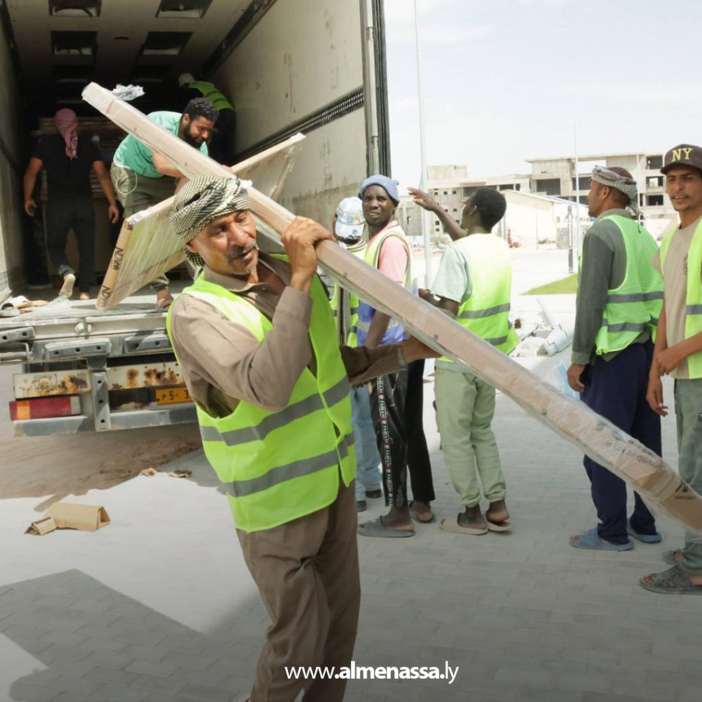 extra111 81 جامعة سرت تستقبل شحنة من احتياجات القاعات الدراسية مقدمة من صندوق التنمية وإعادة اعمار ليبيا