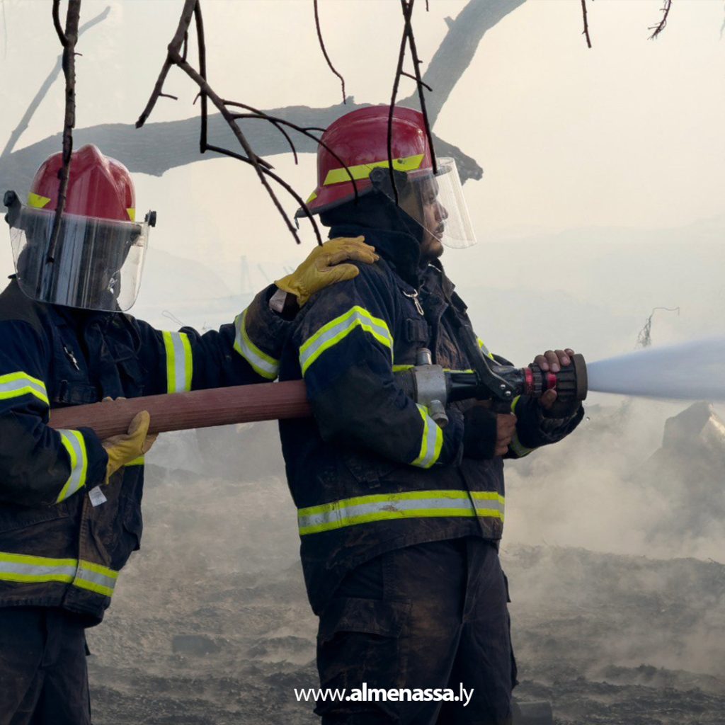 extra111 83 فرق إطفاء شركة زلاف تخمد حريقًا في مزارع العوينات