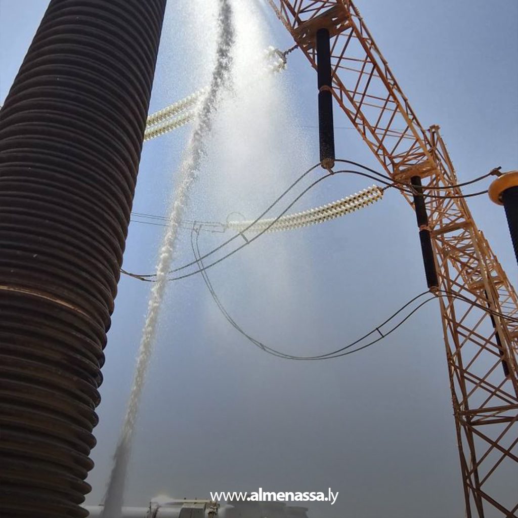 extra111 98 إجراء أعمال صيانة وقائية لخطوط الجهد الفائق في الزويتينة استعدادًا للصيف