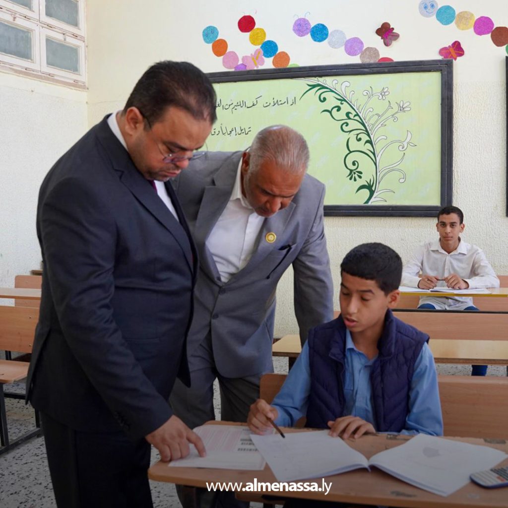 extra11111 وزير التربية والتعليم يتفقد سير امتحانات شهادة إتمام مرحلة التعليم الأساسي في بلدية أبوسليم