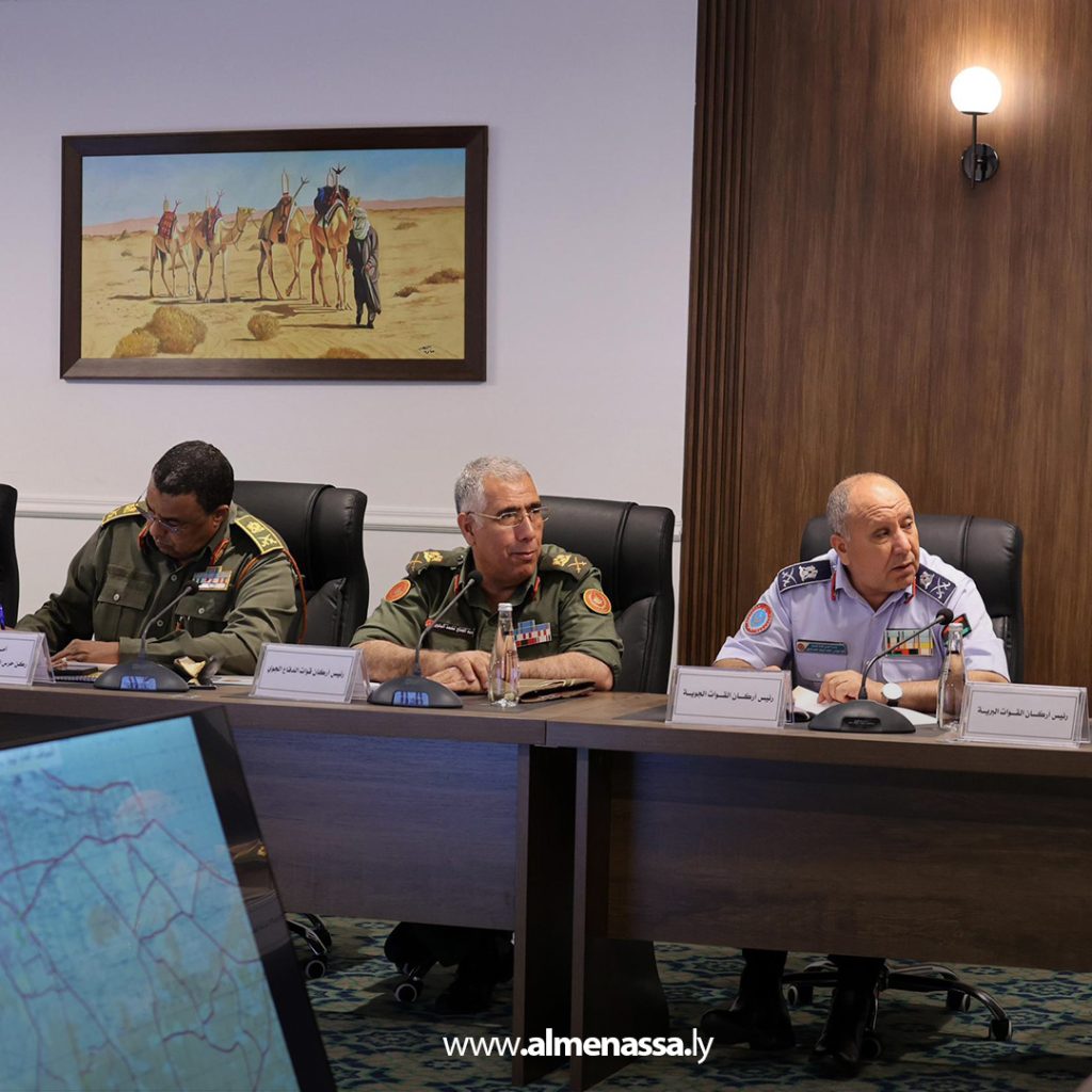 extra11111 25 المنفي يعقد اجتماعًا عسكريًا موسعًا لمتابعة الأوضاع الأمنية في طرابلس