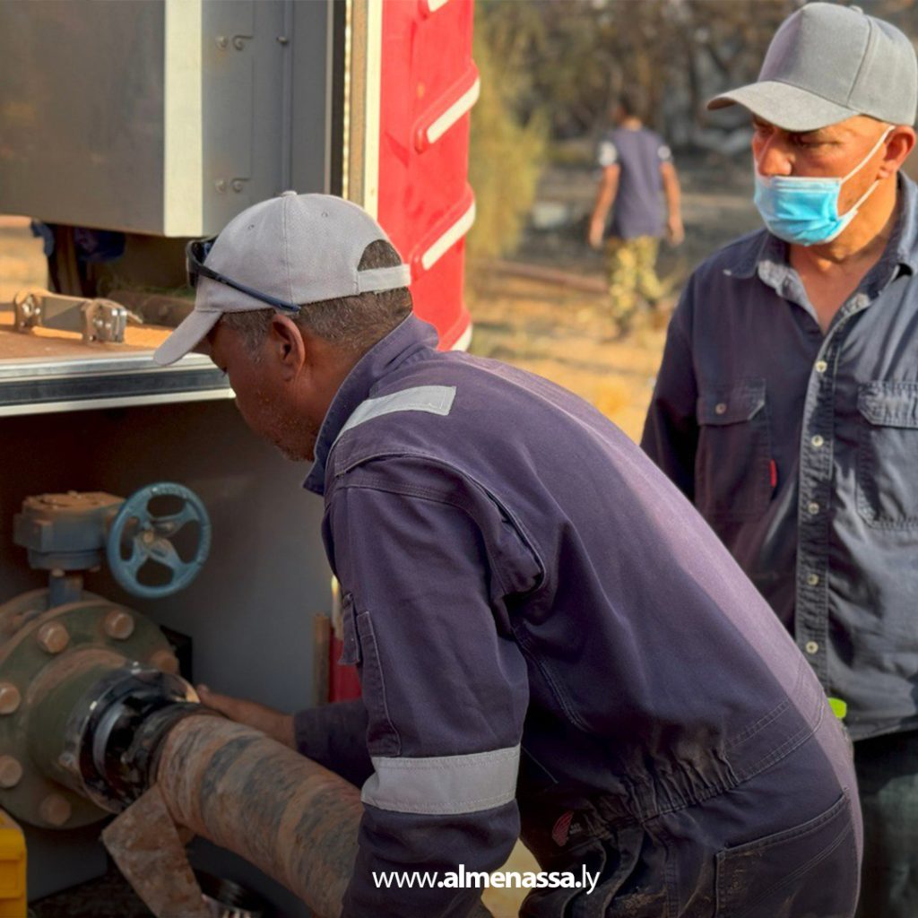 extra11111 50 فرق إطفاء شركة زلاف تخمد حريقًا في مزارع العوينات