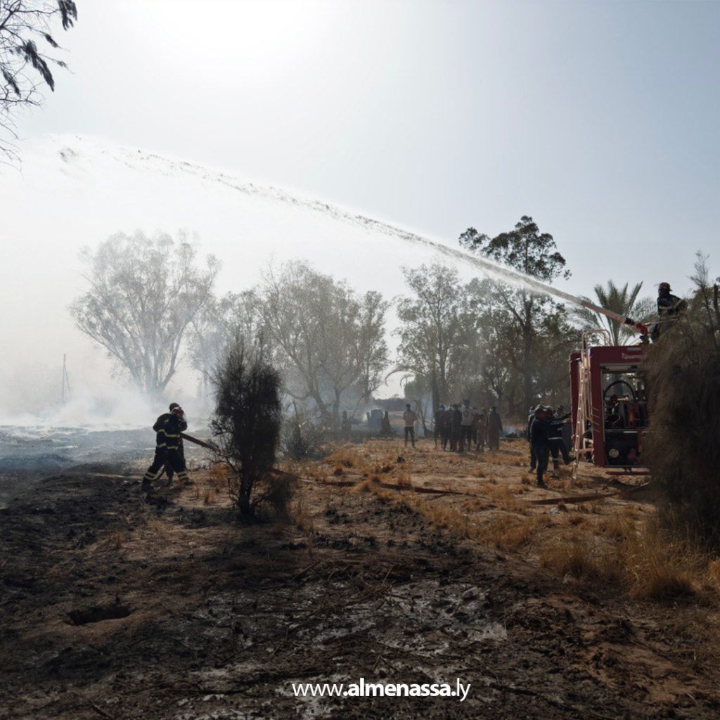 extra111111 35 فرق إطفاء شركة زلاف تخمد حريقًا في مزارع العوينات