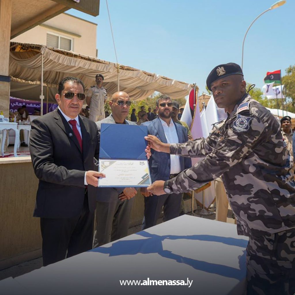 extra111111 55 رئيس الحكومة الليبية يشارك في حفل تخريج الدفعة الرابعة من طلبة المعهد العالي للضباط ببنغازي