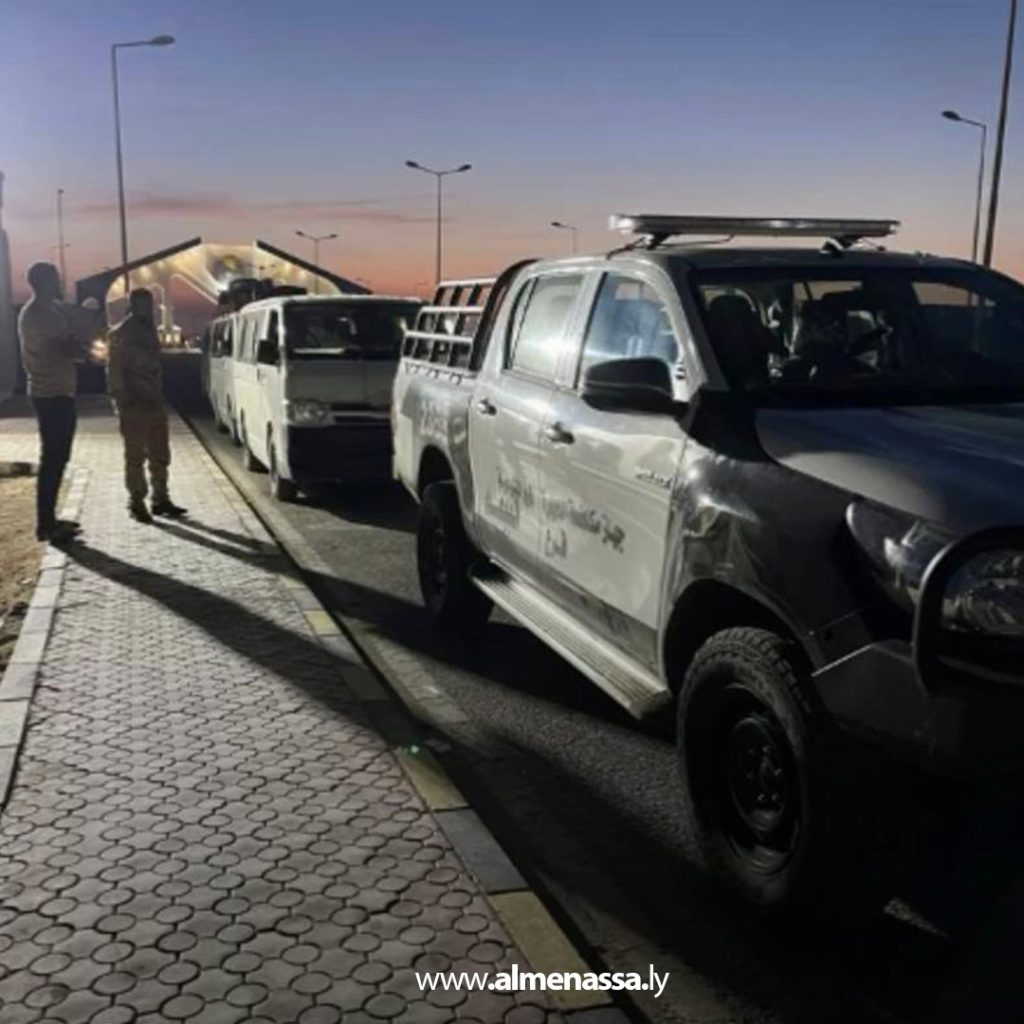 extra1111111 18 جهاز مكافحة الهجرة غير الشرعية يرحّل 171 مهاجرًا مصريًا عبر منفذ أمساعد البري